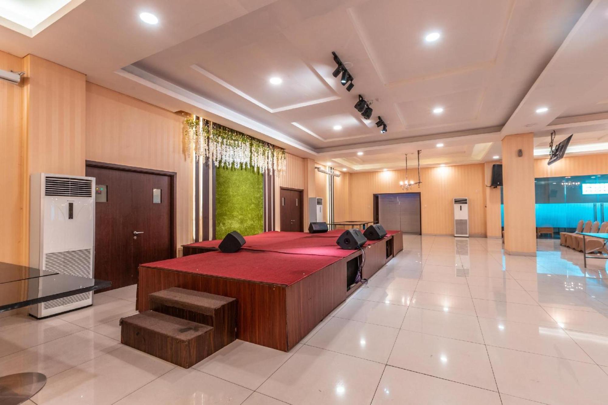 Collection O Hotel Igloo Bekasi Luaran gambar