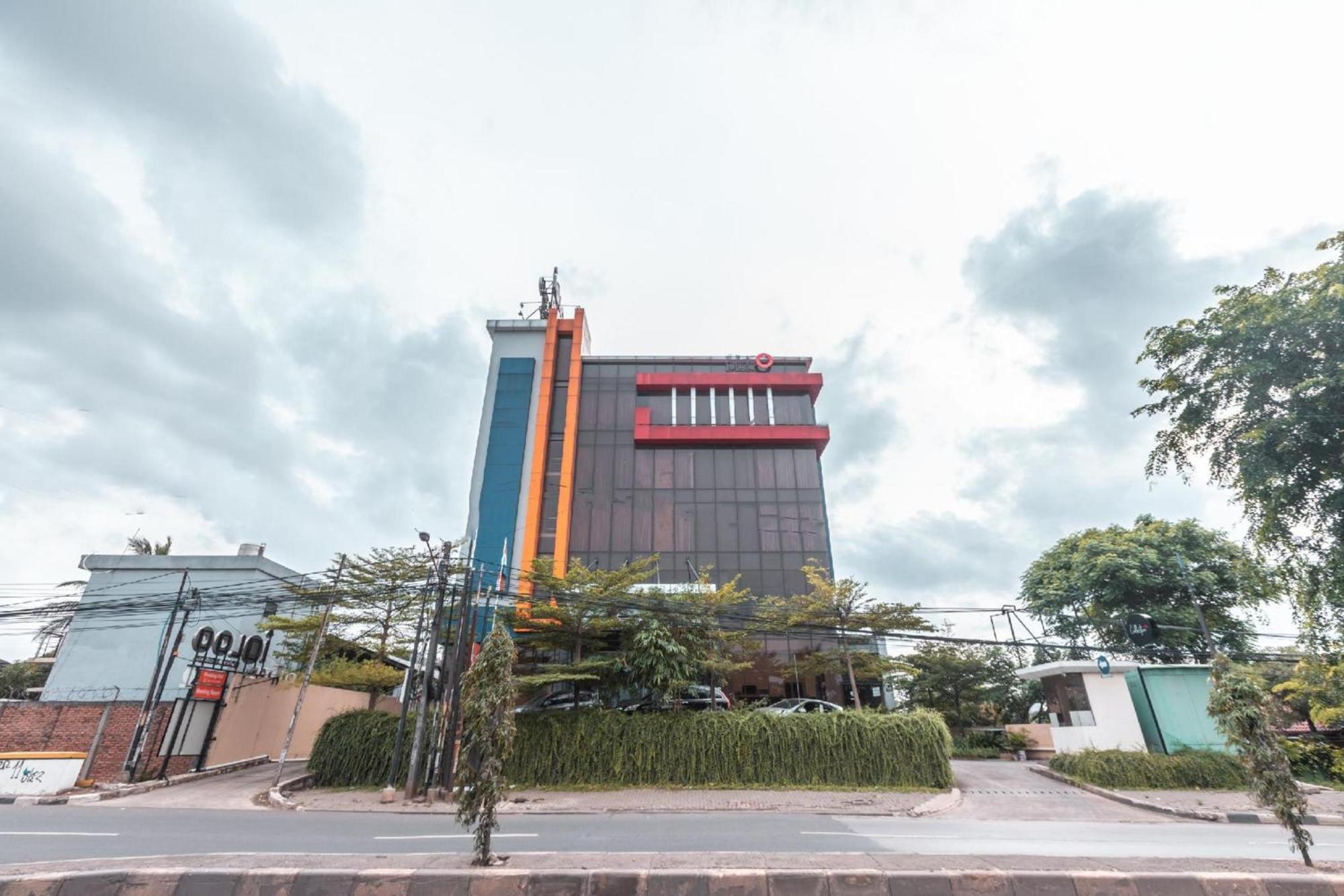 Collection O Hotel Igloo Bekasi Luaran gambar